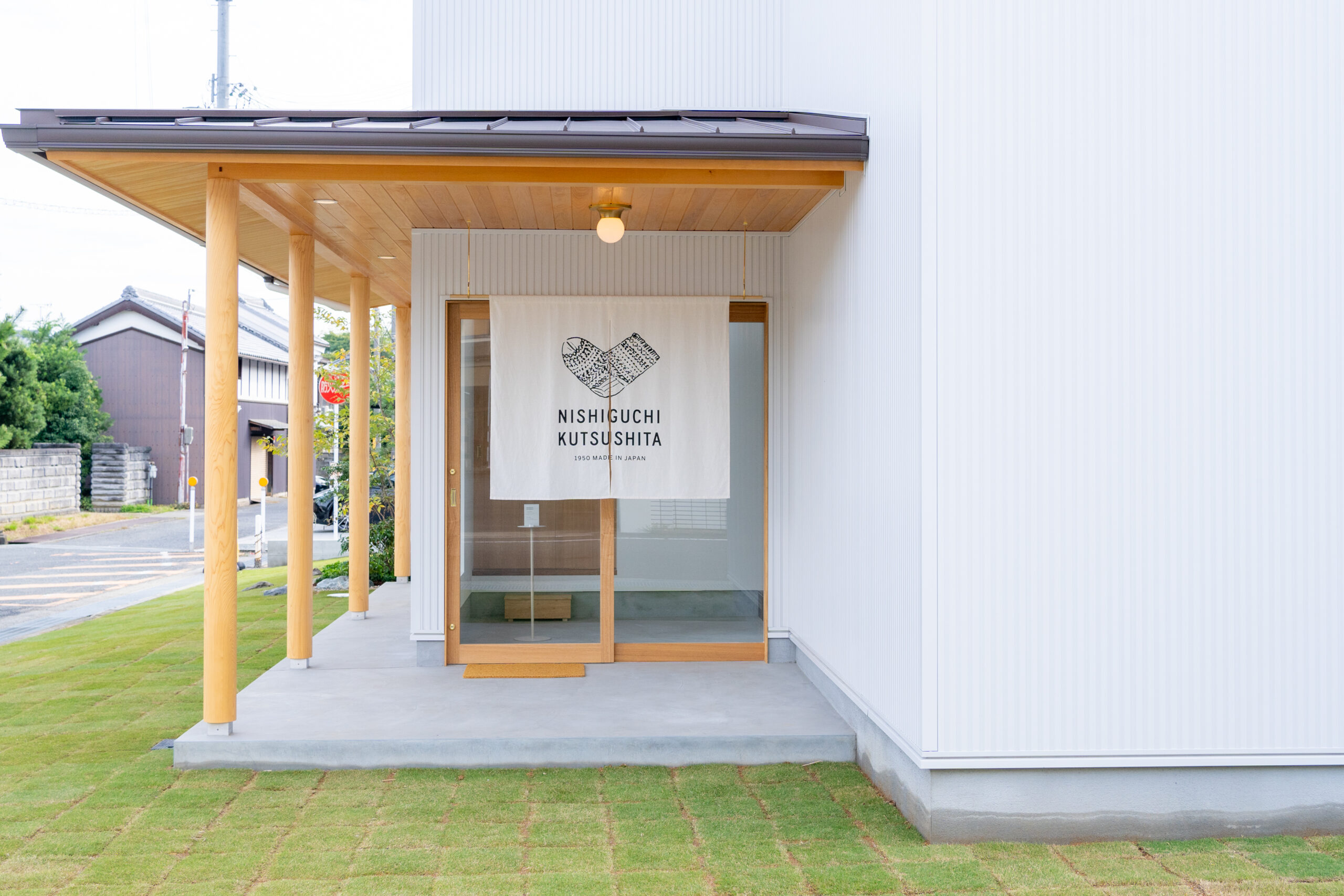 NISHIGUCHI KUTSUSHITA FACTORY STORE